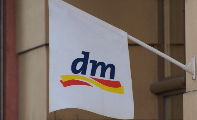 Dm-Gründer verteidigt Fremdeinkäufe von Mitarbeitern bei Konkurrenz