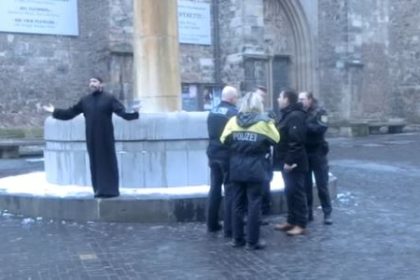 Euphemistische Islam-Kritik in Halle: “Allah ist Frieden” – Der “irre Prediger” auf dem Marktplatz – Polizei ratlos