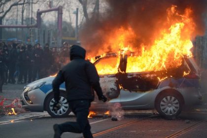 Linksextreme drohen mit “Aktionsmonat April” – Nach brennenden Polizeiwagen verschärft sich die Lage in Hamburg