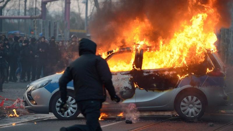 Brandanschläge auf Polizeifahrzeuge in Thüringen – Erfurter Landesregierung schweigt