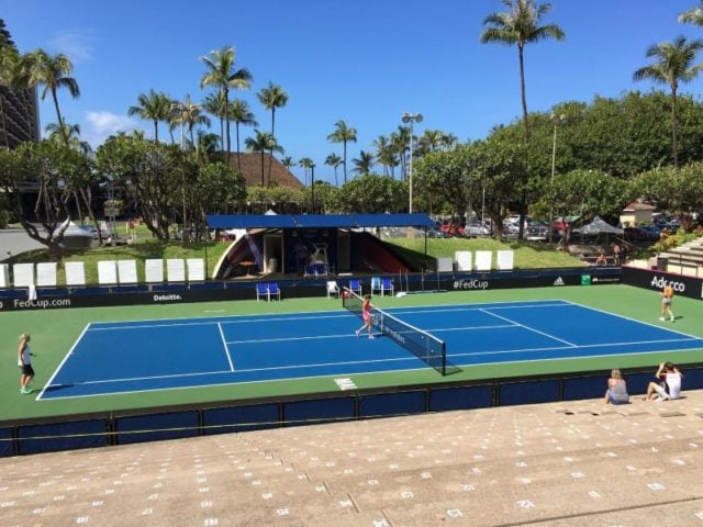 Andrea Petkovic und Julia Görges trainieren auf dem Center Court der Royal Lahaina Tennis Ranch auf der Hawaii-Insel Maui. Foto: Wolfgang Müller/dpa
