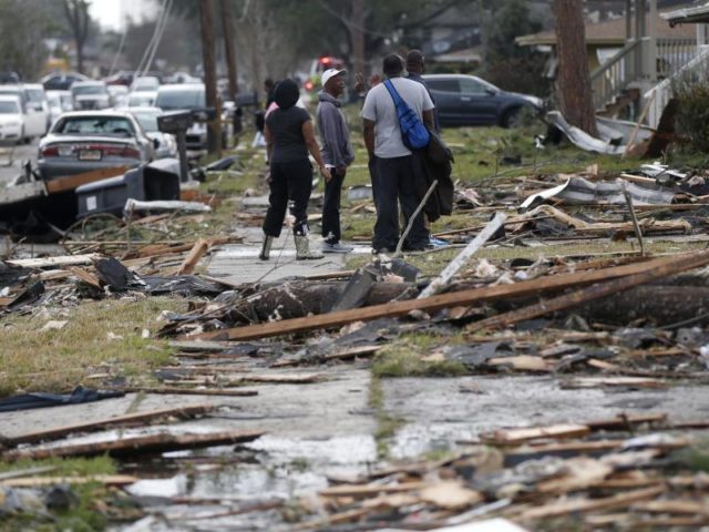 In der Südstaaten-Metropole zerstörte der Tornado mindestens 250 Häuser. Foto: Gerald Herbert/dpa