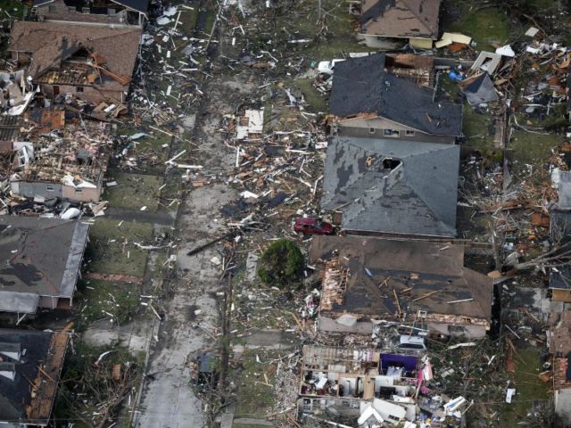 Ein Tornado hat in New Orleans eine Schneise der Verwüstung hinterlassen. Mehrere Menschen wurden verletzt. Immer wieder wird der Süden der USA von Tornados heimgesucht. Foto: Gerald Herbert/dpa