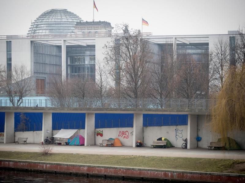 Osteuropäer im Berliner Tiergarten: In wilden Camps hausen Menschen in vermüllten Ecken