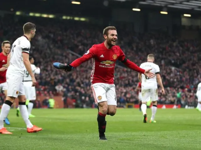 Juan Mata jubelt über seinen Treffer zum 1:0. Foto: Nick Potts/dpa