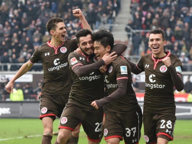 Zweiter Sieg in Serie: St. Pauli kletterte durch das 2:0 gegen Dresden auf den 16. Tabellenplatz. Foto: Daniel Bockwoldt/dpa
