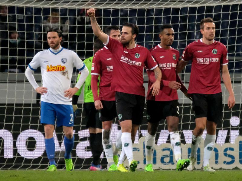 Hannover 96 besiegt VfL Bochum mit 2:1
