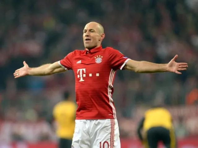 Arjen Robben hat das 1:0 für München erzielt und bejubelt sein Tor. Foto: Andreas Gebert/dpa