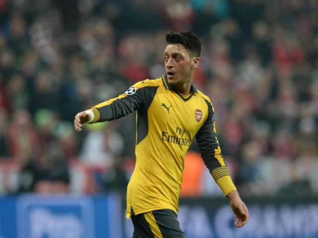 Mesut Özil kam für den FC Arsenal beim FC Bayern München nicht zum Zug. Foto: Andreas Gebert/dpa