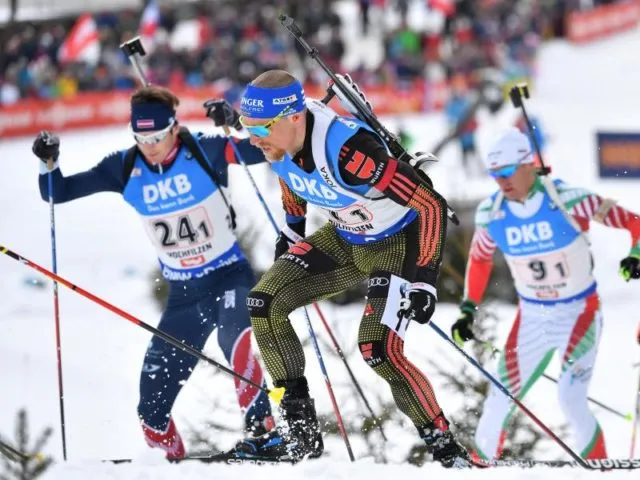 Erik Lesser übergab als Erster an Benedikt Doll. Foto: Martin Schutt/dpa