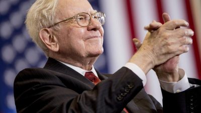 Börsen-Guru Buffett mit Gewinneinbruch – aber Cash-Rekord