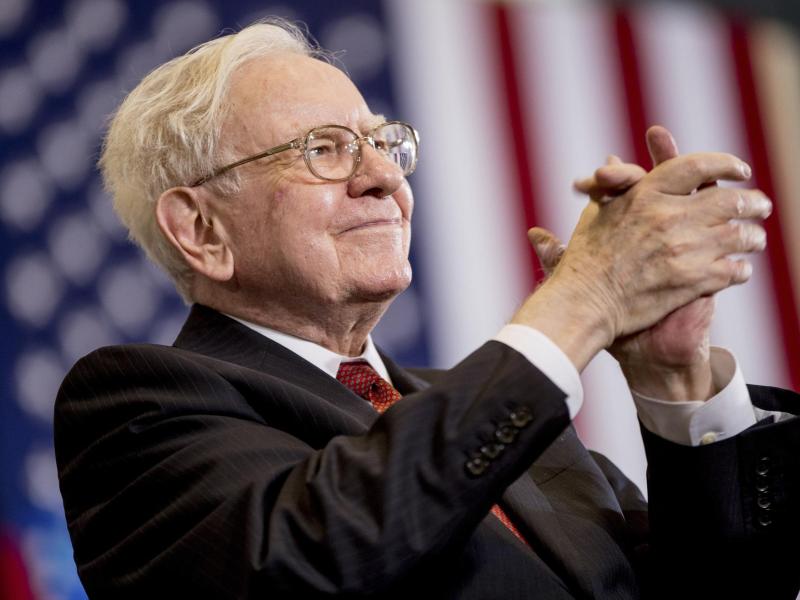 Börsen-Guru Buffett mit Gewinneinbruch – aber Cash-Rekord