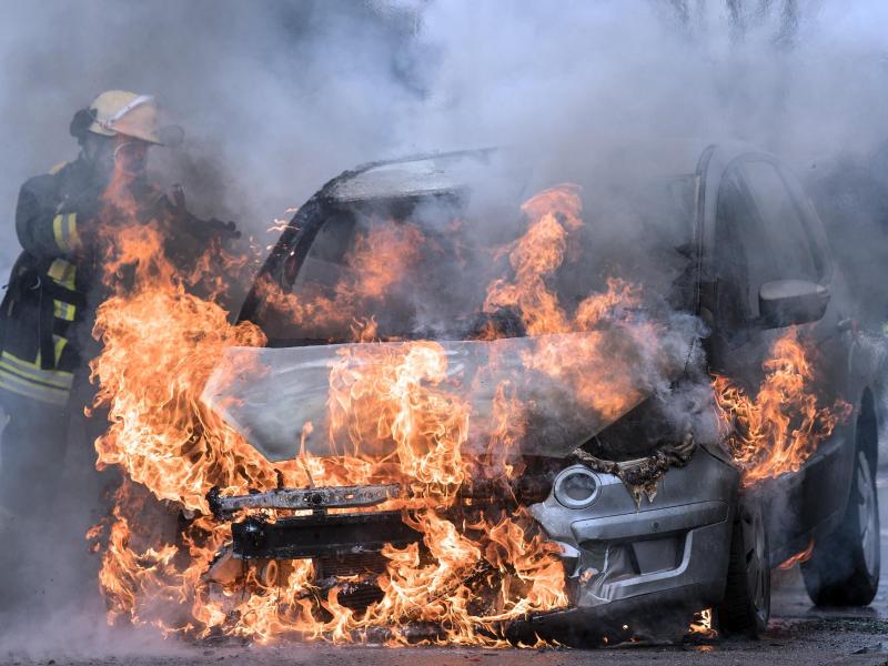 Nach Brandanschlag auf Streifenwagen und Polizeirevier: Bremer Polizei gründet Sonderkommission