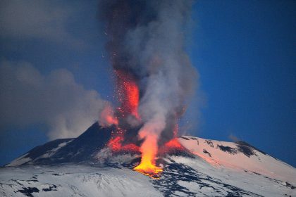 Herumfliegende Steine und Glut: Ausbruch des Ätna bringt Wandergruppe in schwere Bedrängnis