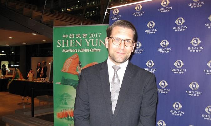 Kanadischer Opern Generaldirektor entdeckt Herzensgüte in Shen Yun