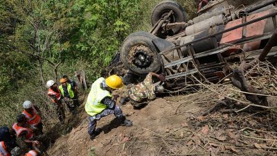 Mindestens 24 Tote bei Busunglück in Nepal