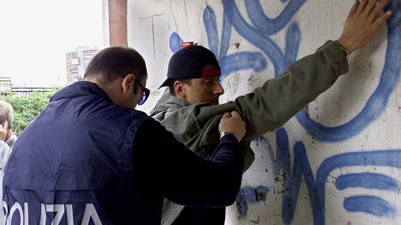 Italienische Polizei nimmt bei Anti-Mafia-Ermittlungen dutzende Politiker fest