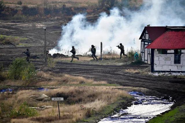 BERGEN, GERMANY - OCTOBER 14: German and Dutch forces participate in the "Land Operations" military exercises during a media day at the Bundeswehr training grounds on October 14, 2016 near Bergen, Germany. The exercises are taking place from October 4-14. Nations across Europe having been strengthening their joint military capabilities and cooperation in recent years as a response to growing Russian military assertion that has included intervention in Ukraine and military flights into European airspace as well as the recent stationing of Iskander nuclear-capable missiles in Kaliningrad. (Photo by Alexander Koerner/Getty Images)