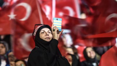 Erdogan verstößt gegen eigenes Gesetz: Türkisches Wahlgesetz gestattet keinen Wahlkampf im Ausland