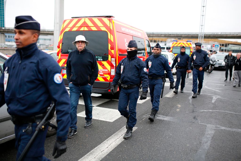 Paris: Beide Terminals nach Angriff in Flughafen von Orly wieder geöffnet – Terroristisches Motiv