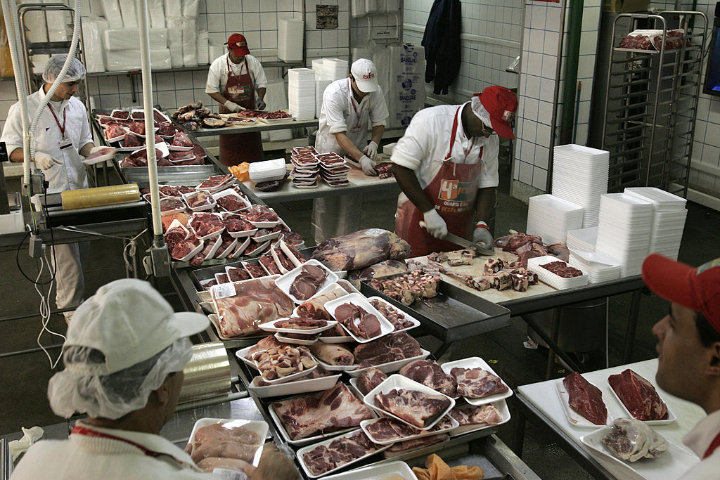 Fleischskandal erschüttert Brasilien: Gammelfleisch wurde aufgehübscht und erneut verkauft – Exporte in die EU