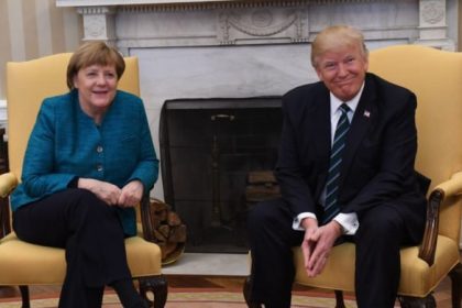 VIDEO: Trump schüttelt Merkel NICHT die Hand bei offiziellem Foto