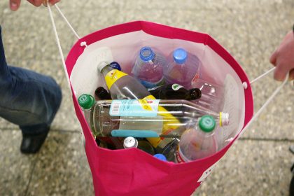 Mit neuem Verpackungsgesetz droht Aus für Mehrwegflasche – Naturschützer fordern Abstieg vom Plastik-Berg