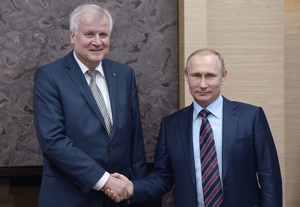 Putin trifft Seehofer bei Wirtschaftsforum in St. Petersburg