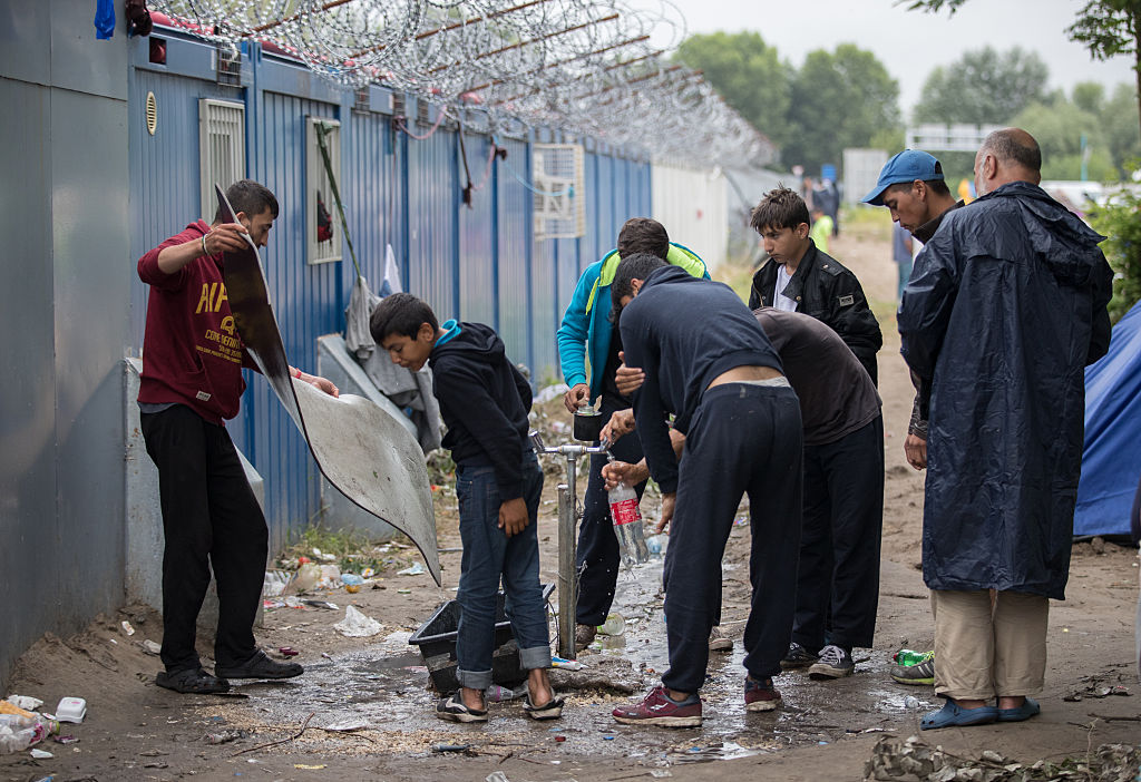 „Gefahren im Zusammenhang mit der Migration reduzieren“: Ungarn setzt Flüchtlinge ab sofort in Containerdörfern fest