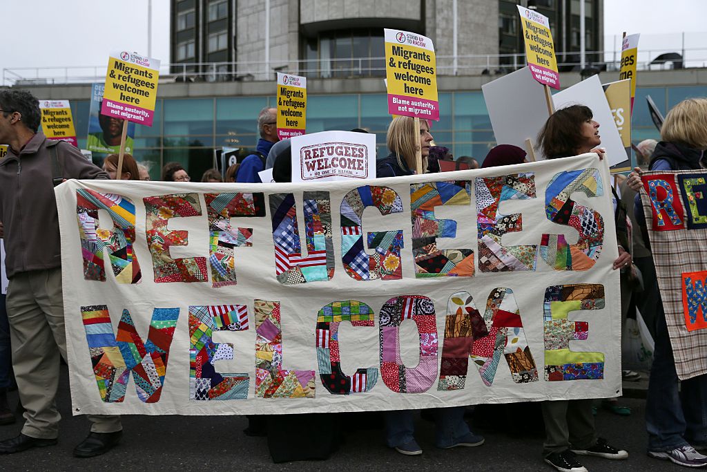 „Keine Grenzen, keine Nationen, stoppt Deportationen!“: Londoner Flughafen wegen Protests gegen Abschiebungen lahmgelegt