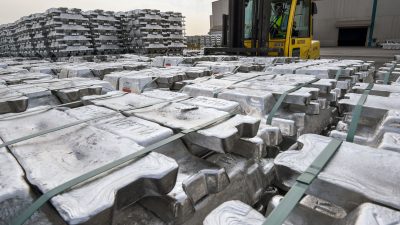 Metalldiebe stehlen Aluminium im Wert von 200.000 Euro aus Spedition