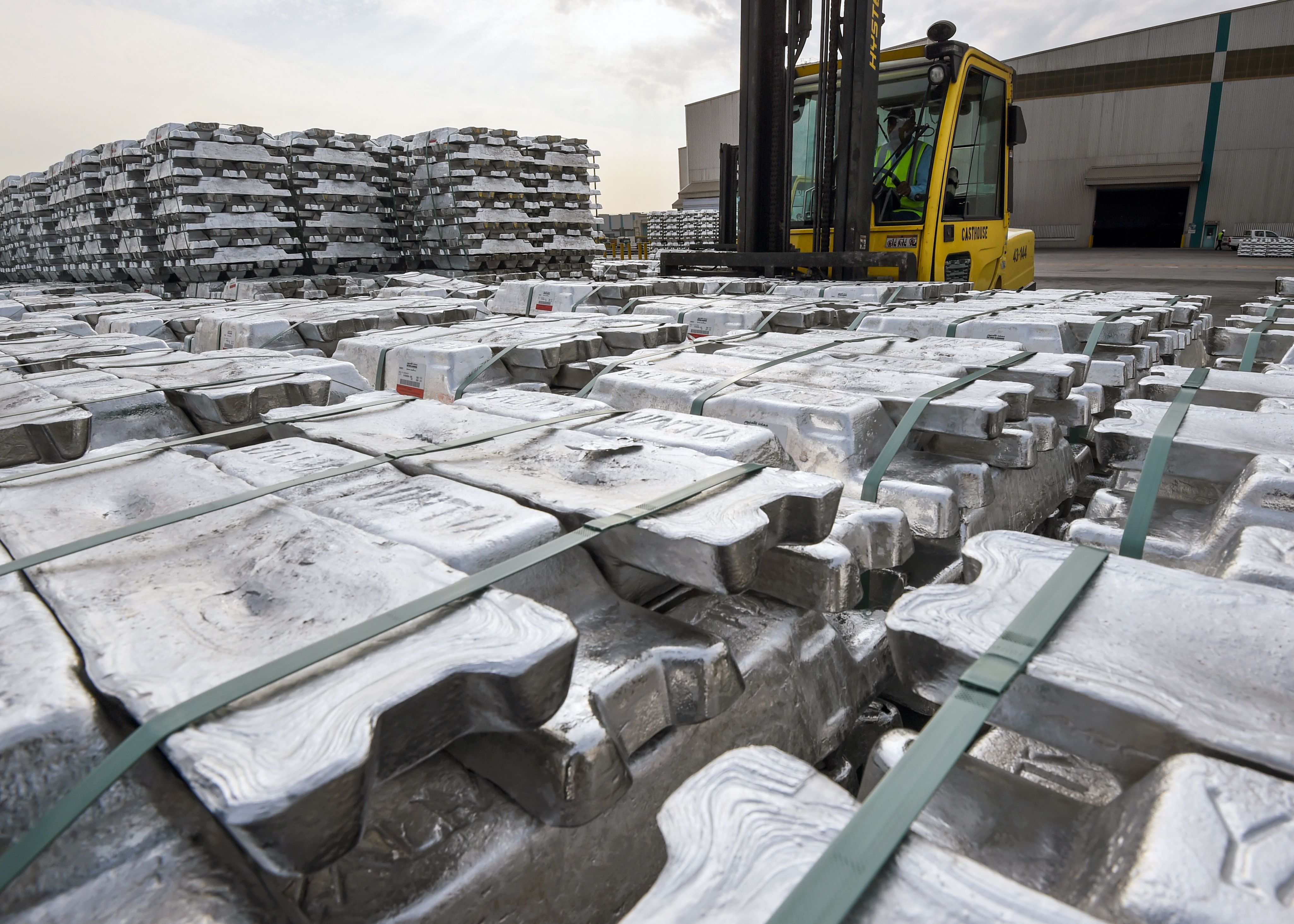 Metalldiebe stehlen Aluminium im Wert von 200.000 Euro aus Spedition