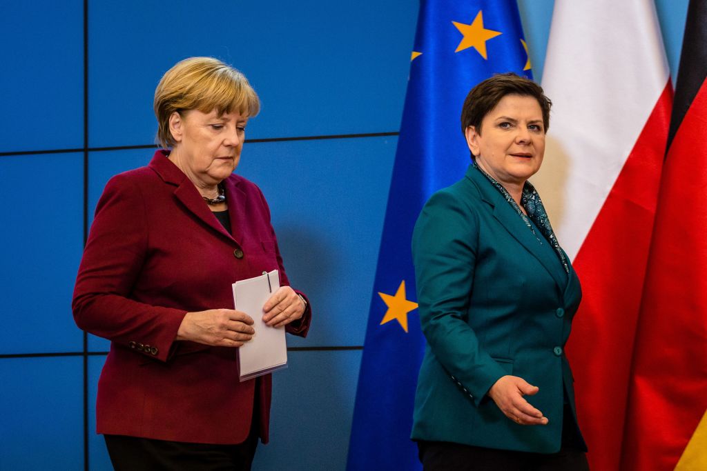 Merkel lehnt Kürzung von EU-Finanzhilfen für Polen ab: „Will jetzt keine Drohungen in Form von Finanzen aufmachen“