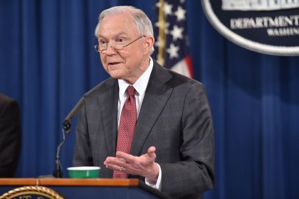 US-Justizminister Sessions unter Beschuss, weil er hochrangige Pädophile verhaften lassen will