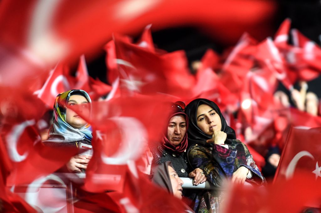 „Wo ist die Glaubensfreiheit?“: Erdogan wirft Europa nach Kopftuch-Urteil „Kreuzzug“ gegen Islam vor