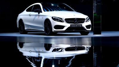 Mercedes und VW rufen in China fast eine Million Autos zurück