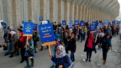 „Beendet die Besatzung“: Palästinenserinnen und Israelinnen demonstrieren gemeinsam im Westjordanland