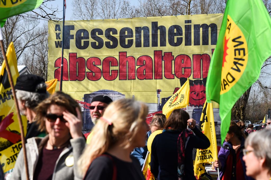 Hunderte Atomkraftgegner demonstrieren vor Akw Fessenheim