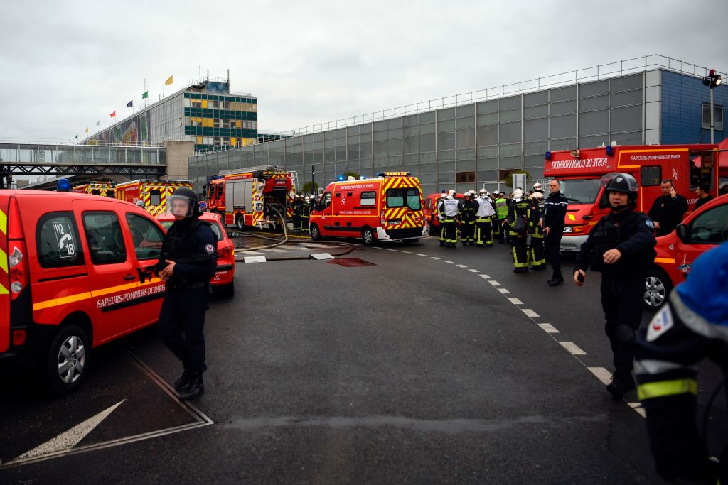 Anti-Terror-Abteilung übernimmt Ermittlungen: Schüsse auf Polizisten bei Paris – Angreifer in Airport Orly erschossen