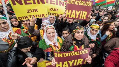 Erdogan erbost über „Freiheit für Kurdistan“-Demo: 30.000 Kurden zogen in Frankfurt friedlich durch die Innenstadt