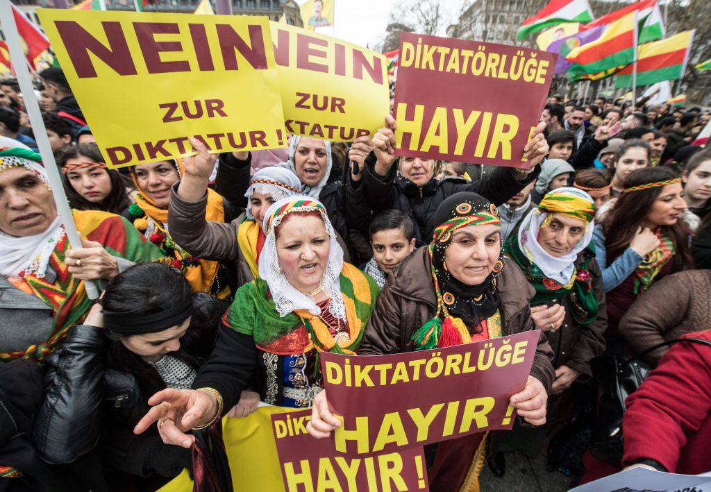Erdogan erbost über „Freiheit für Kurdistan“-Demo: 30.000 Kurden zogen in Frankfurt friedlich durch die Innenstadt