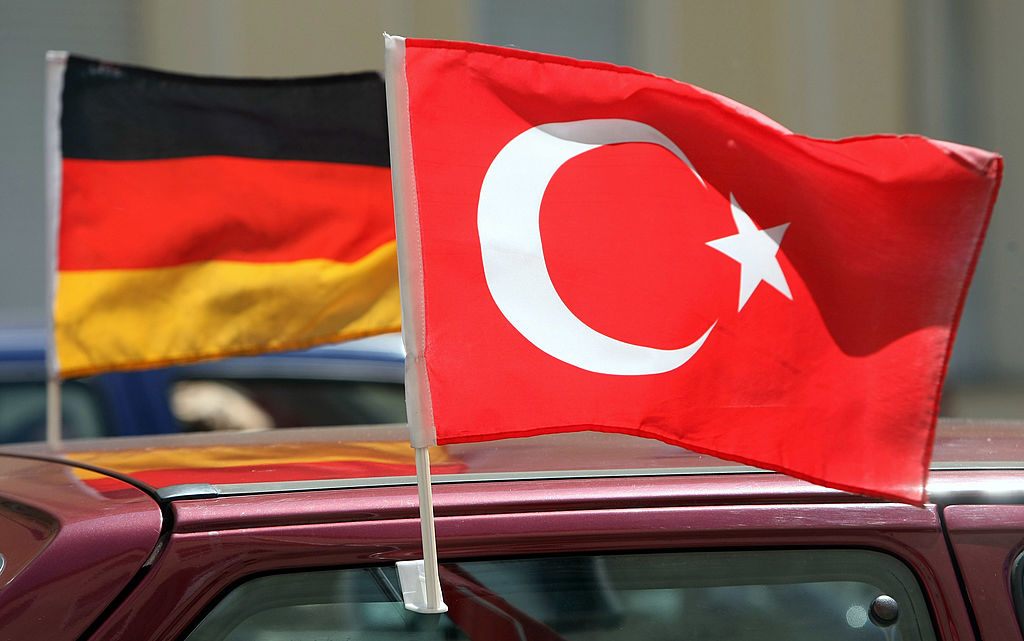 Cavusoglu: 30 weitere Wahlkampf-Veranstaltungen in Deutschland geplant – Die Türkei „hat keine Angst vor Rassisten und Faschisten“