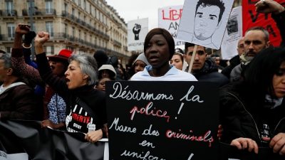 Tausende bei friedlicher Demonstration gegen Polizeigewalt in Paris