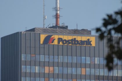 Deutsche-Bank-Chef: Integration der Postbank wird Jobs kosten