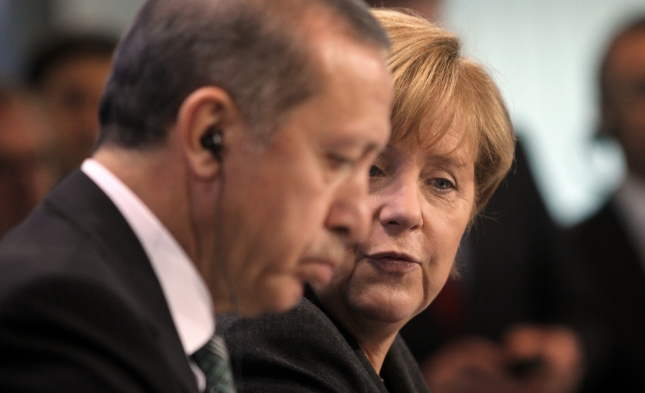 Umfrage: Mehrheit für härteres Auftreten Merkels gegenüber Erdogan
