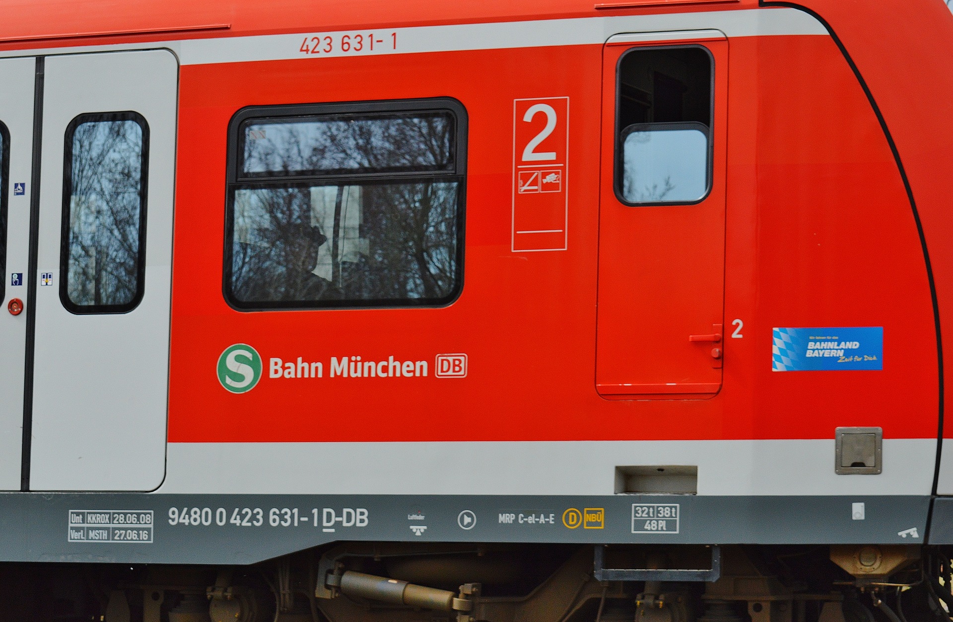 Kurzschluss legt Münchner S-Bahn lahm – viele Pendler betroffen