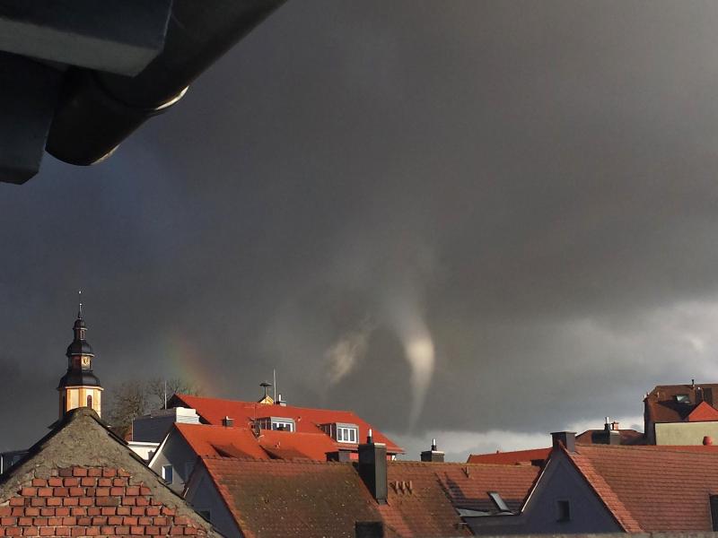 Hessen: Spektakuläre Aufnahmen vom Tornado