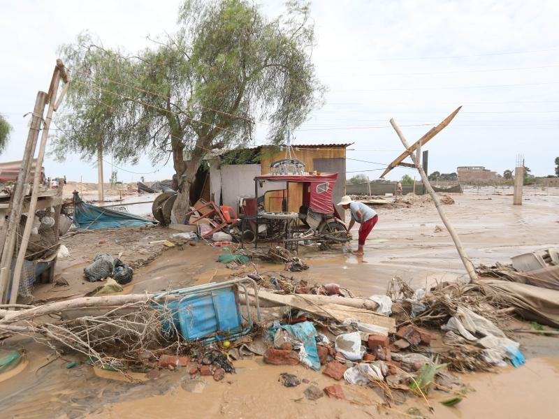 Erdrutsche und wochenlange Regenfälle verwüsten Lima / Peru