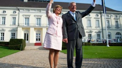 Joachim Gauck mit Großem Zapfenstreich verabschiedet