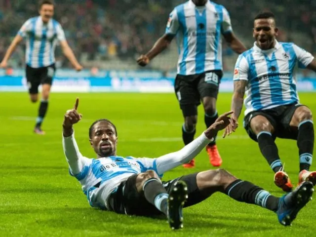 Abdoulaye Ba (am Boden) erzielte den Treffer zum 1:0. Foto: Andreas Gebert/dpa
